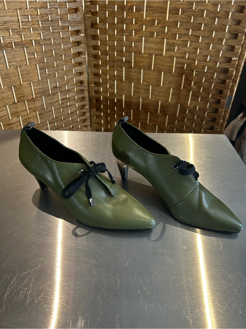 LOGO Lori Goldstein Olive Green Lace-Up Pointed-Toe Kitten Heels 8.5